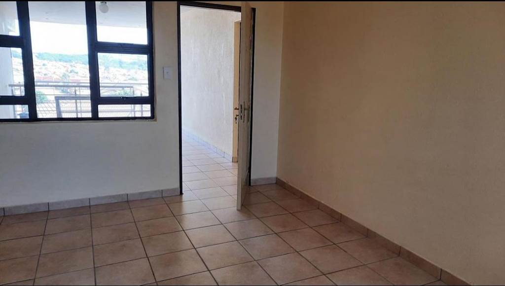 221  m² Commercial space in Tlhabane photo number 4