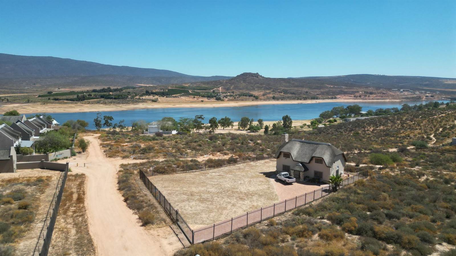 3 Bed House in Clanwilliam photo number 2