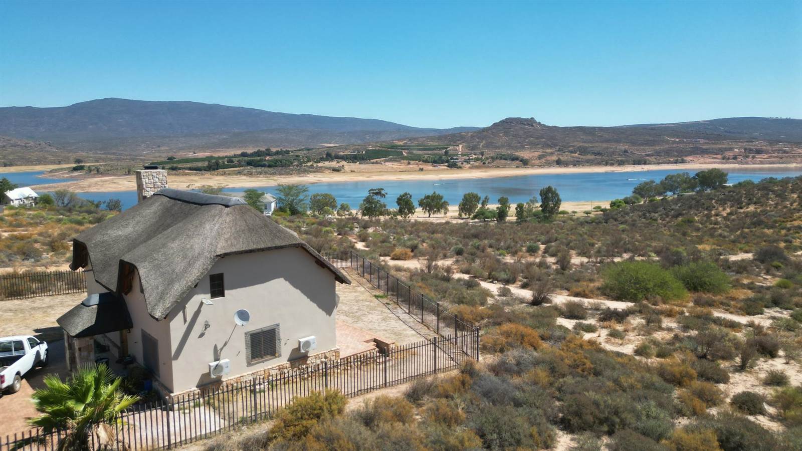 3 Bed House in Clanwilliam photo number 4