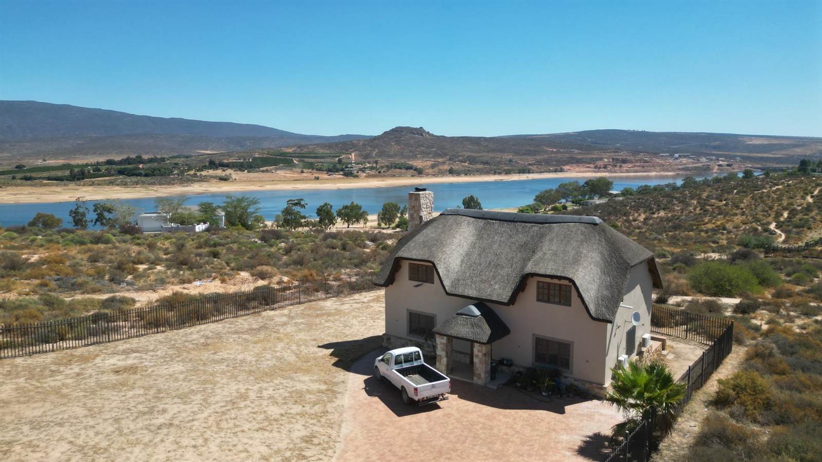 3 Bed House in Clanwilliam photo number 3