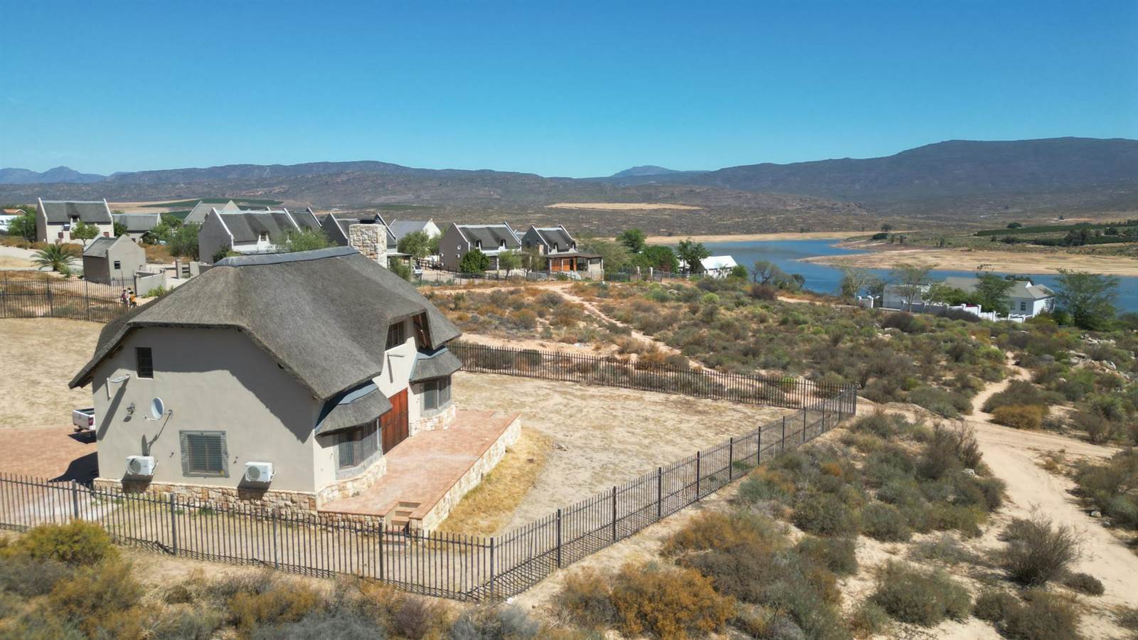 3 Bed House in Clanwilliam photo number 5