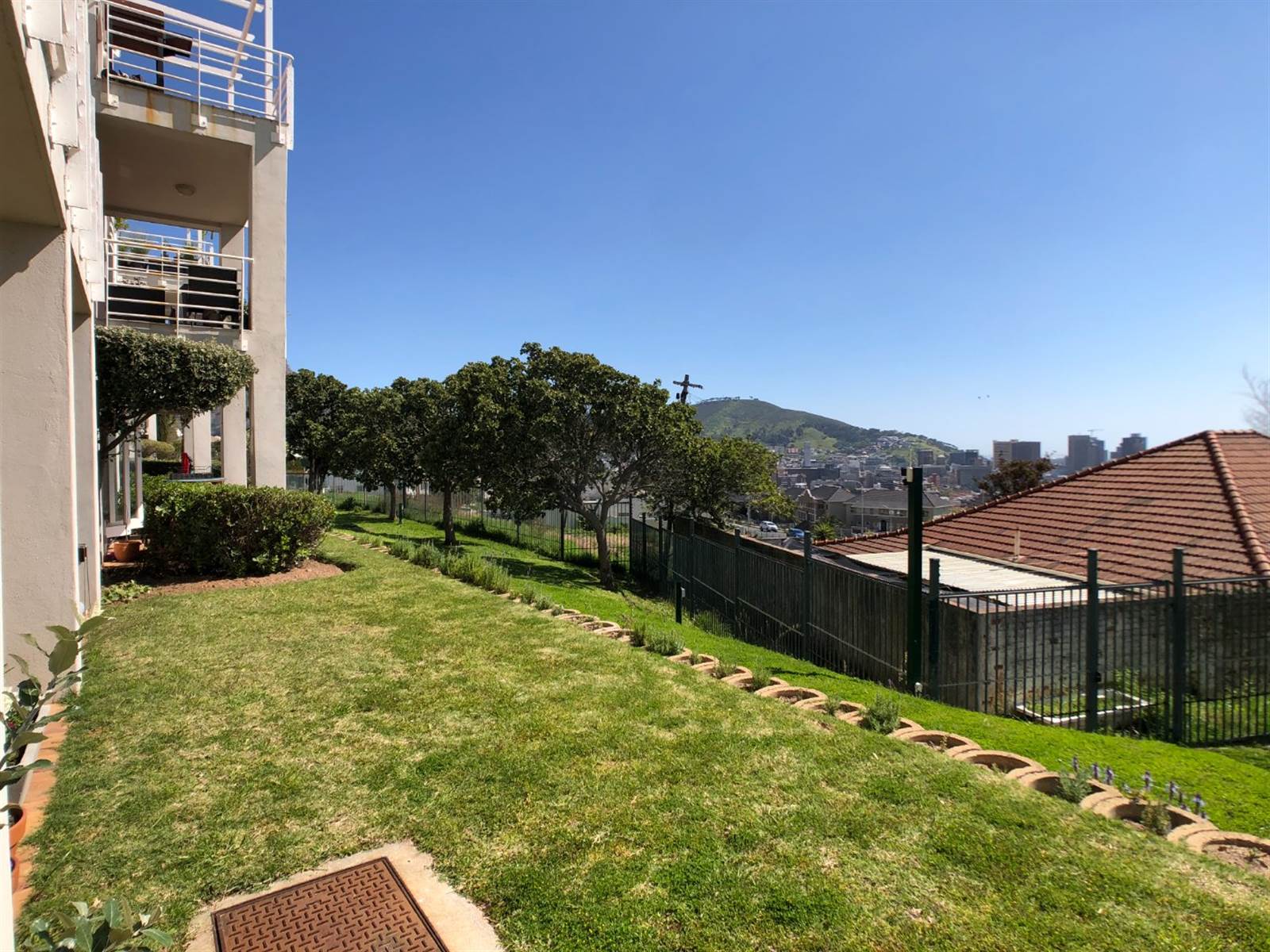 2 Bed Apartment in Vredehoek photo number 14