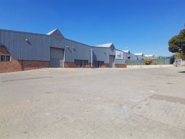 2 390  m² Industrial space