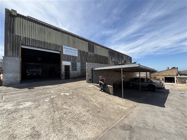 707  m² Industrial space