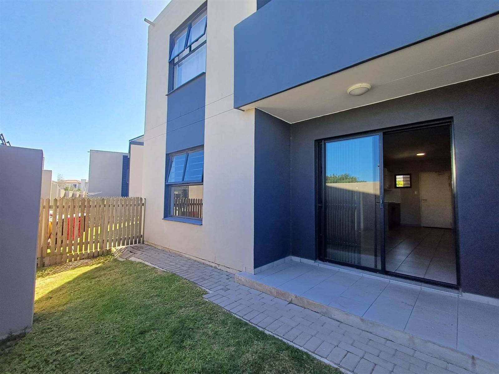 2 Bed Apartment in Parklands North photo number 1