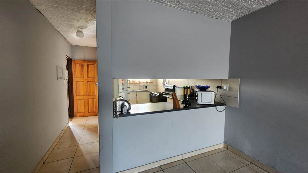 3 Bed Apartment in Rietfontein photo number 7