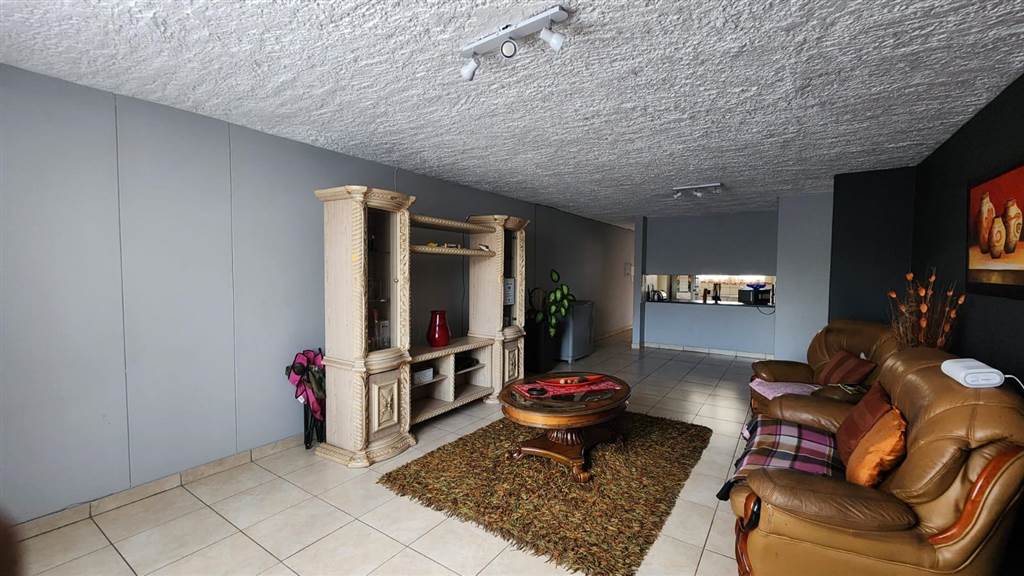3 Bed Apartment in Rietfontein photo number 10