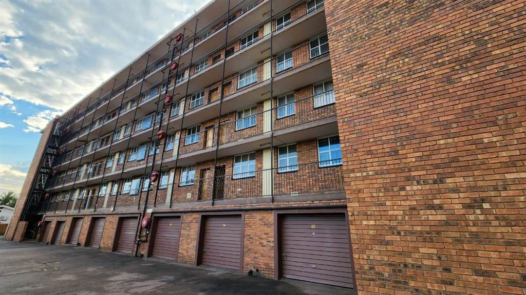 3 Bed Apartment in Rietfontein photo number 19
