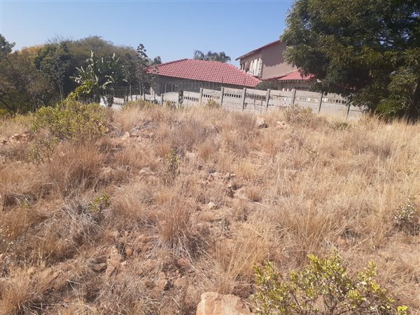 2 695 m² Land