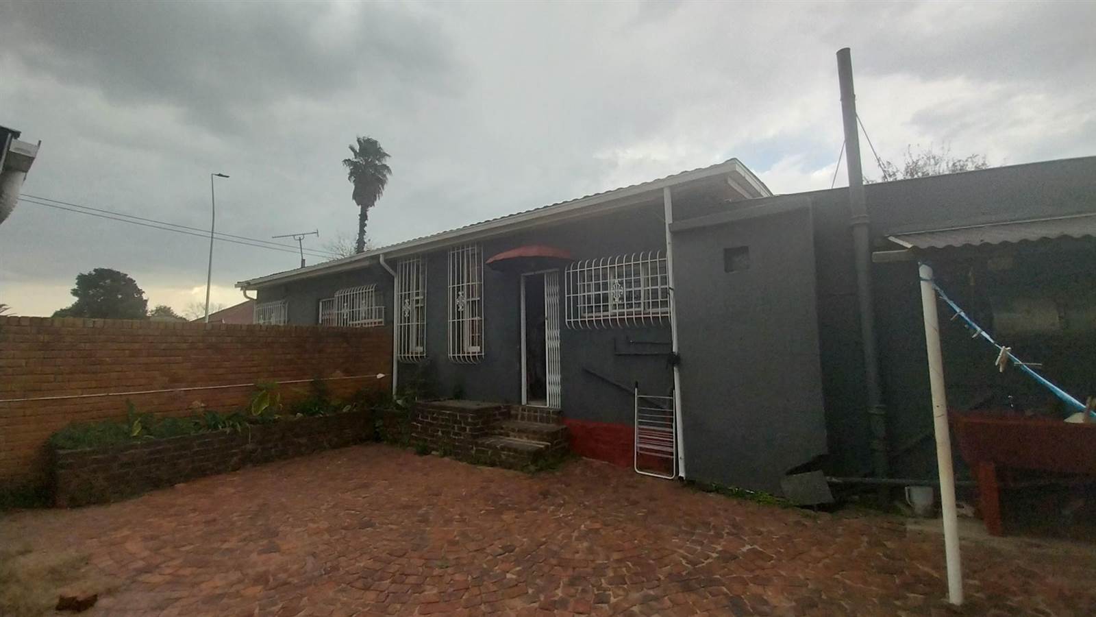 2 Bed House in Roodepoort North photo number 3