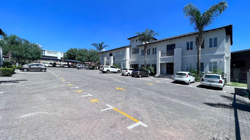 168  m² Commercial space in Ruimsig photo number 4