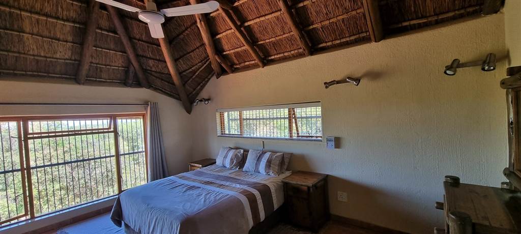 5 Bed House in Mabalingwe Nature Reserve photo number 11