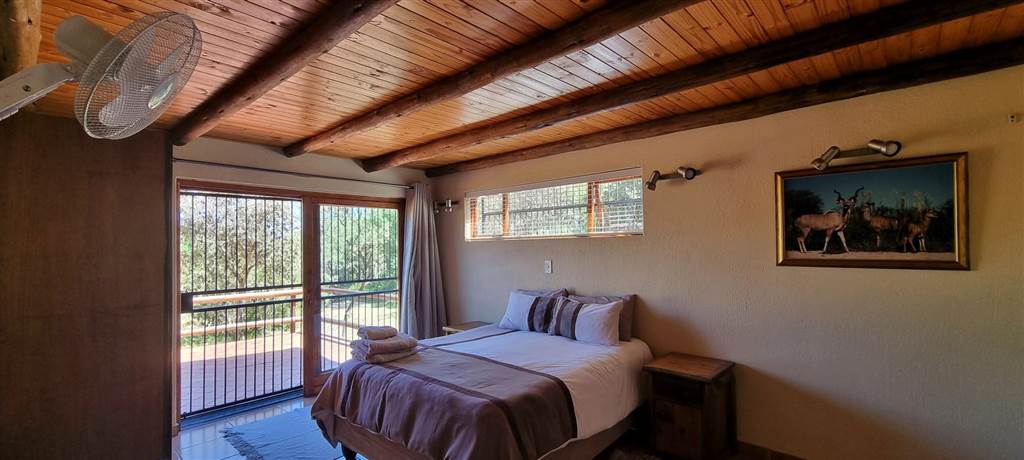 5 Bed House in Mabalingwe Nature Reserve photo number 4
