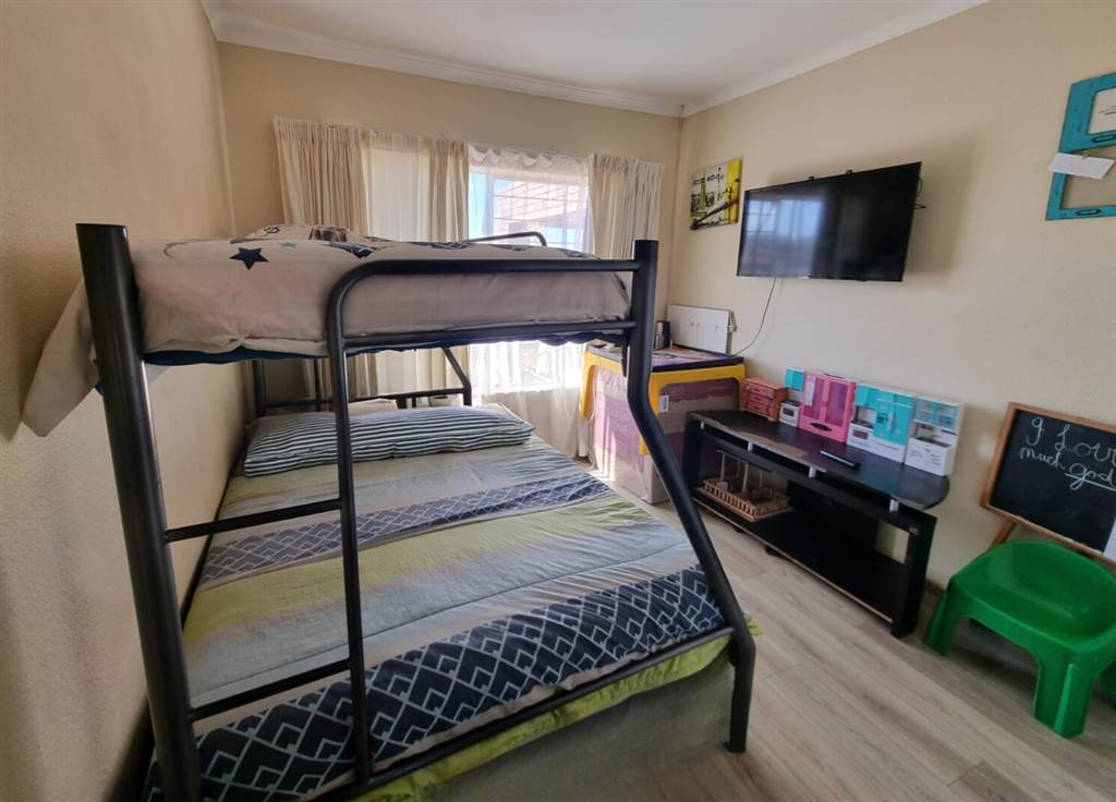 3 Bed Townhouse in Kloofendal photo number 8