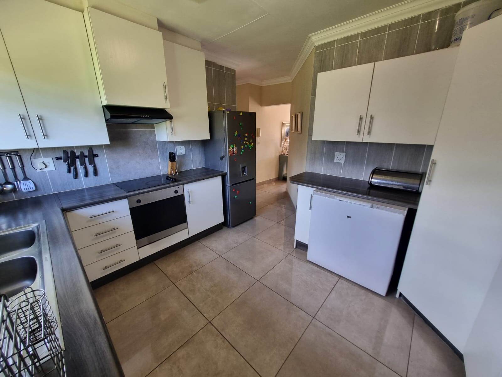 3 Bed Townhouse in Kloofendal photo number 4