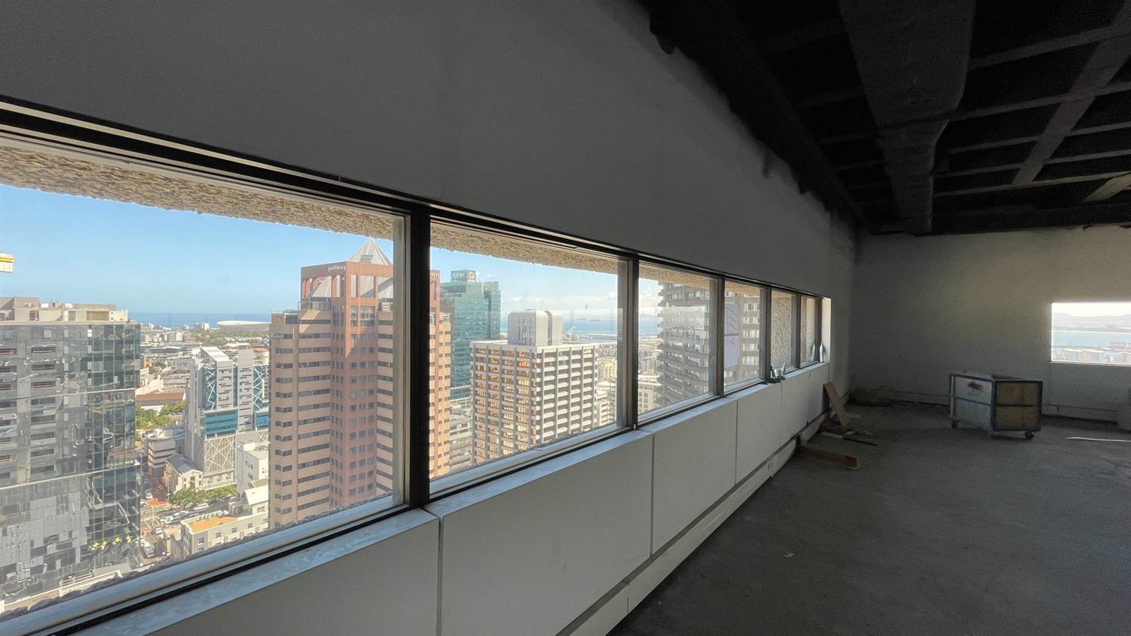 422  m² Commercial space in Cape Town City Centre photo number 2