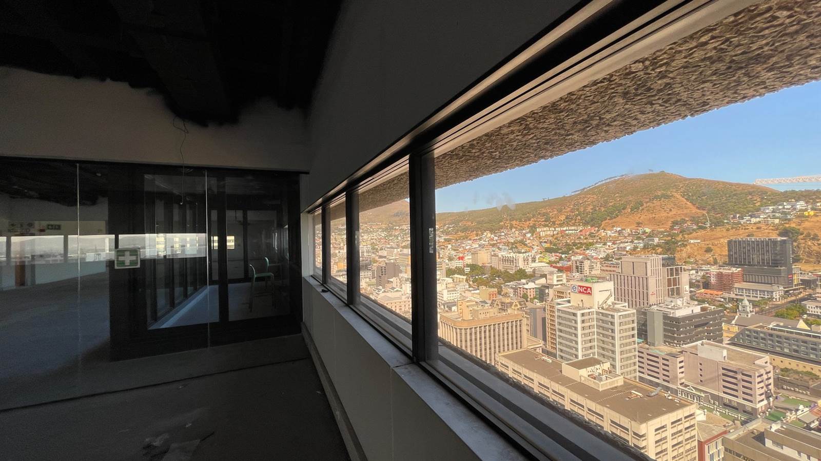 422  m² Commercial space in Cape Town City Centre photo number 3