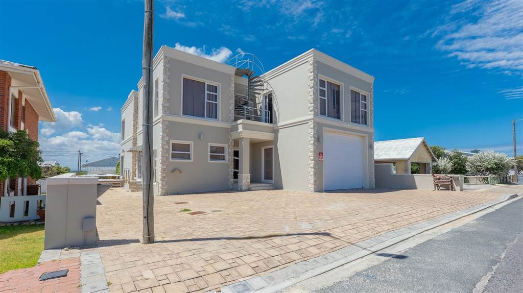 7 Bed House in Struisbaai photo number 2