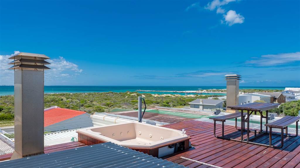 7 Bed House in Struisbaai photo number 23