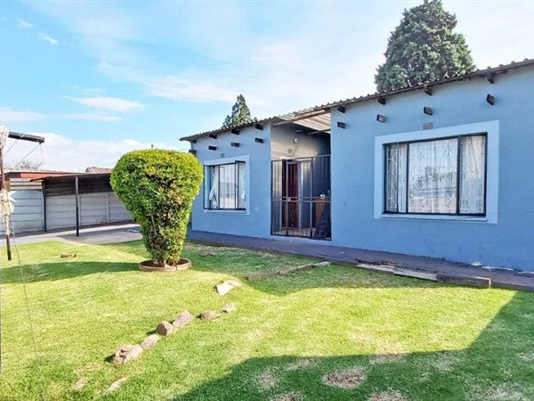 5 Bed House in Primrose