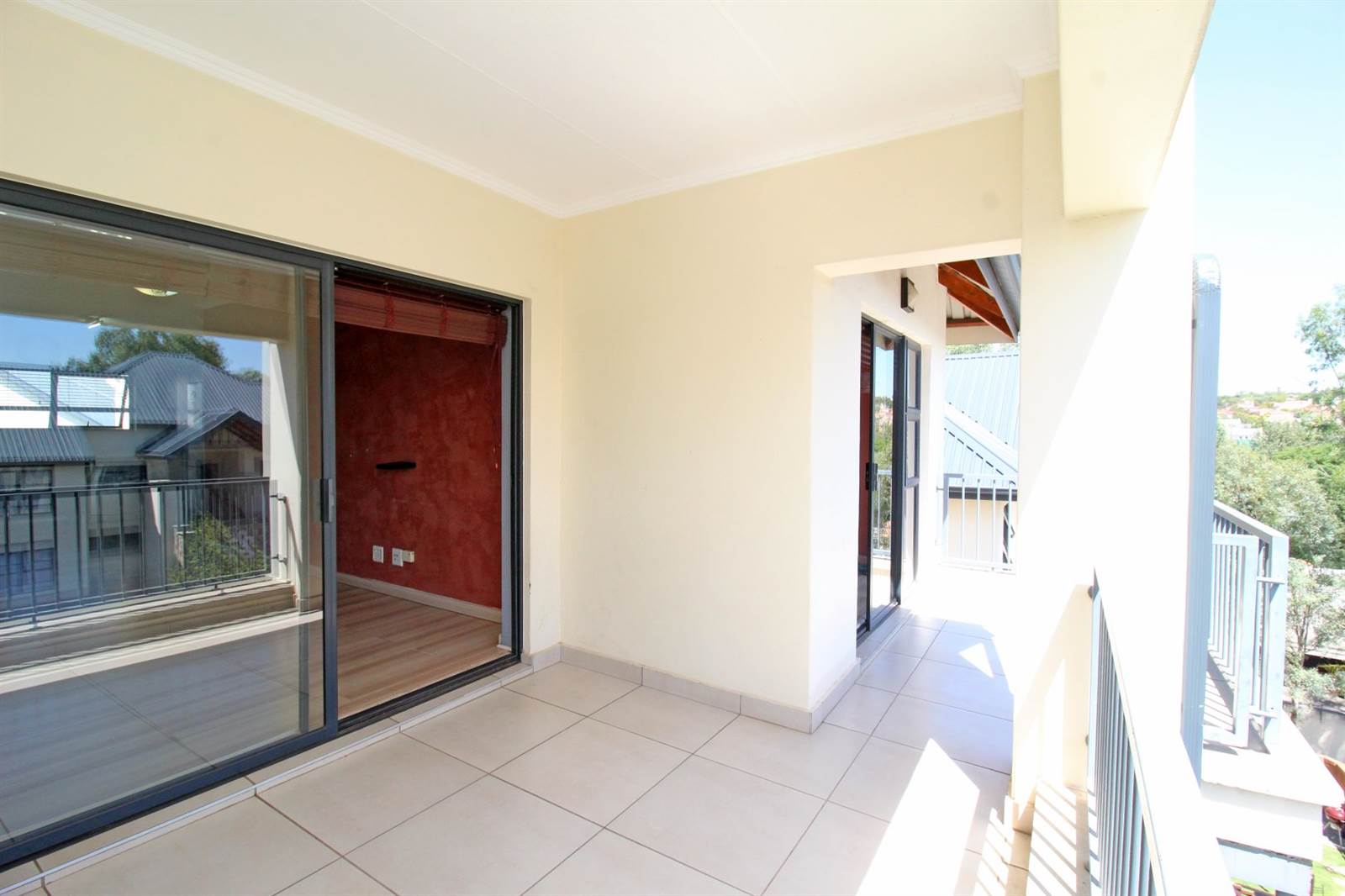 2 Bed Apartment in Kyalami Hills photo number 12