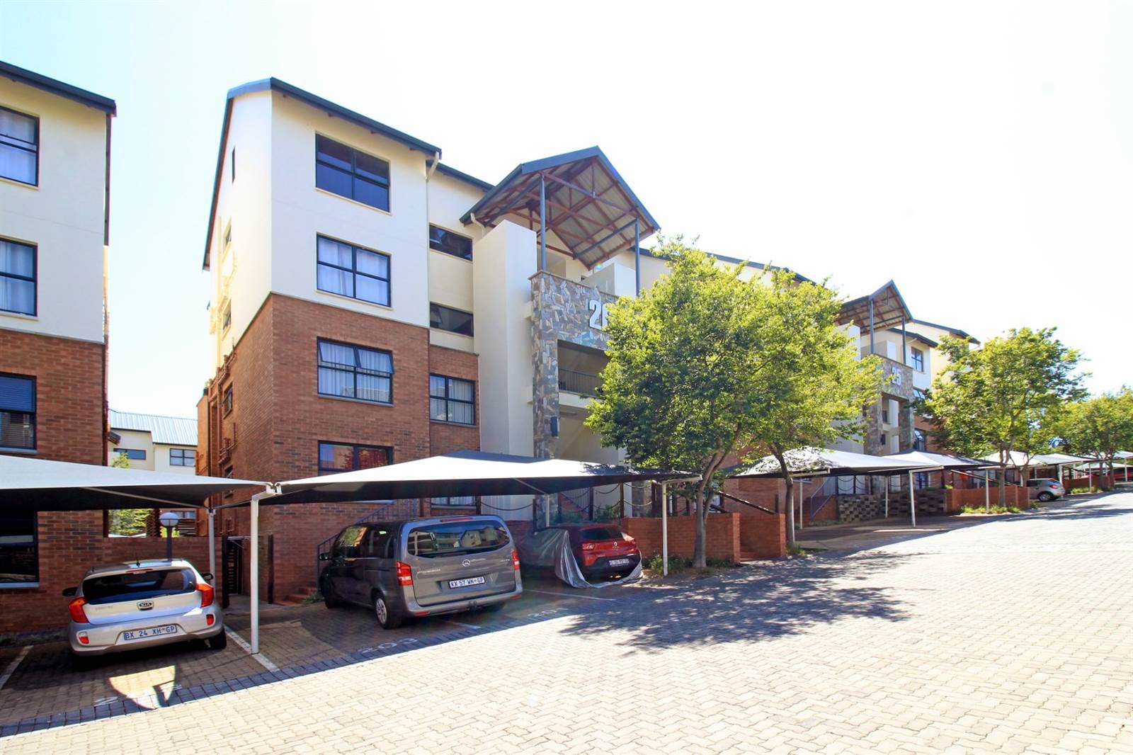 2 Bed Apartment in Kyalami Hills photo number 15