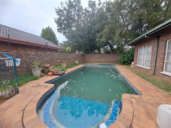 4 Bedroom House 4 Bedroom House