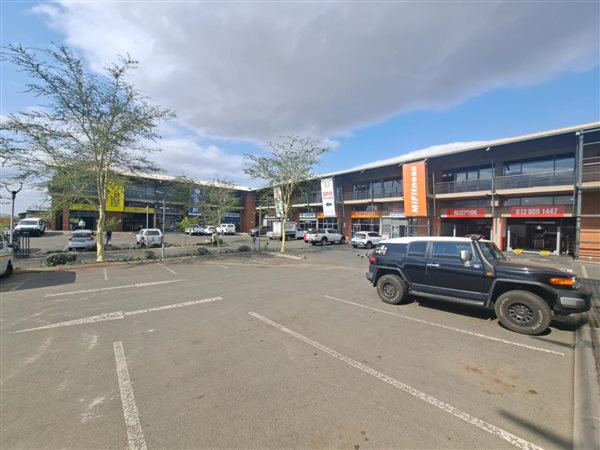 25 000  m² Commercial space