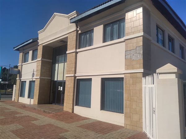 774  m² Commercial space in Vryburg