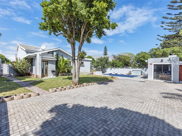 9 Bed House in Tableview