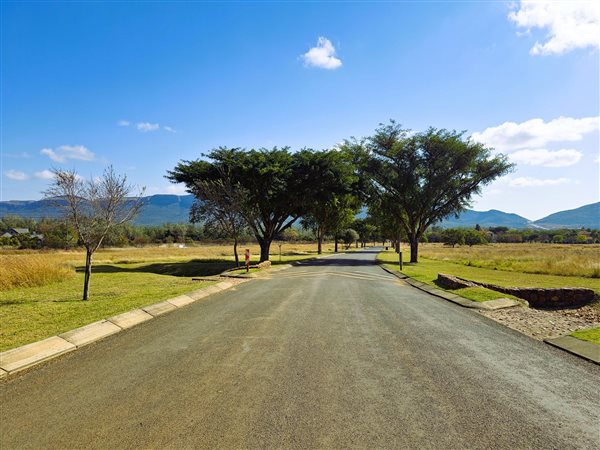 2128 m² Land available in Westlake Estate