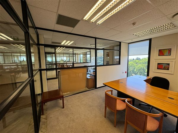 127  m² Commercial space in Illovo