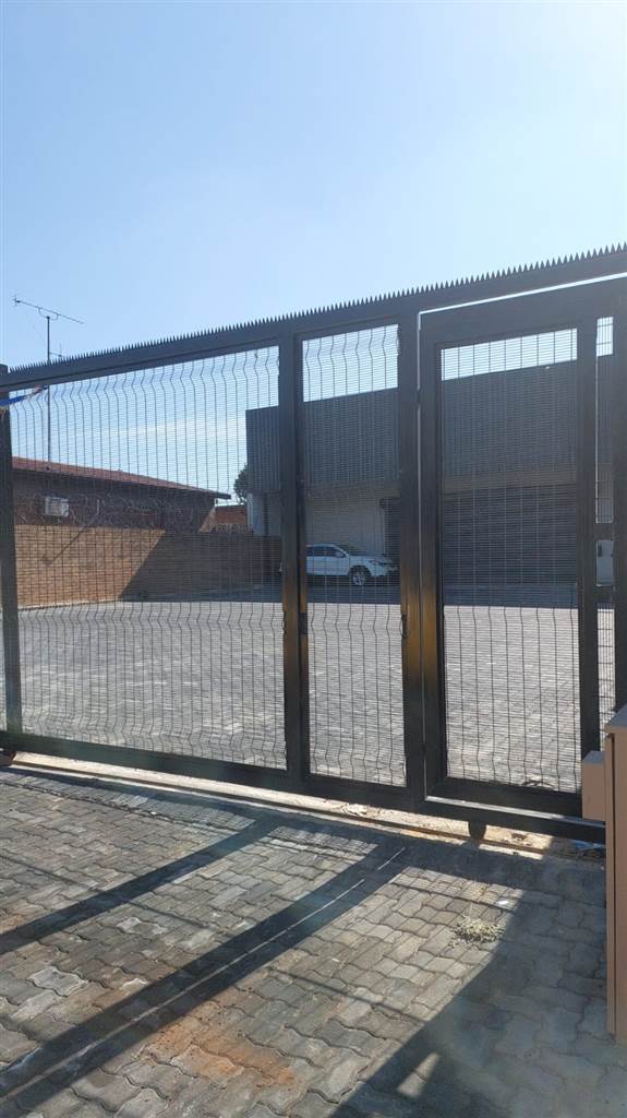 190  m² Commercial space in Laudium photo number 9