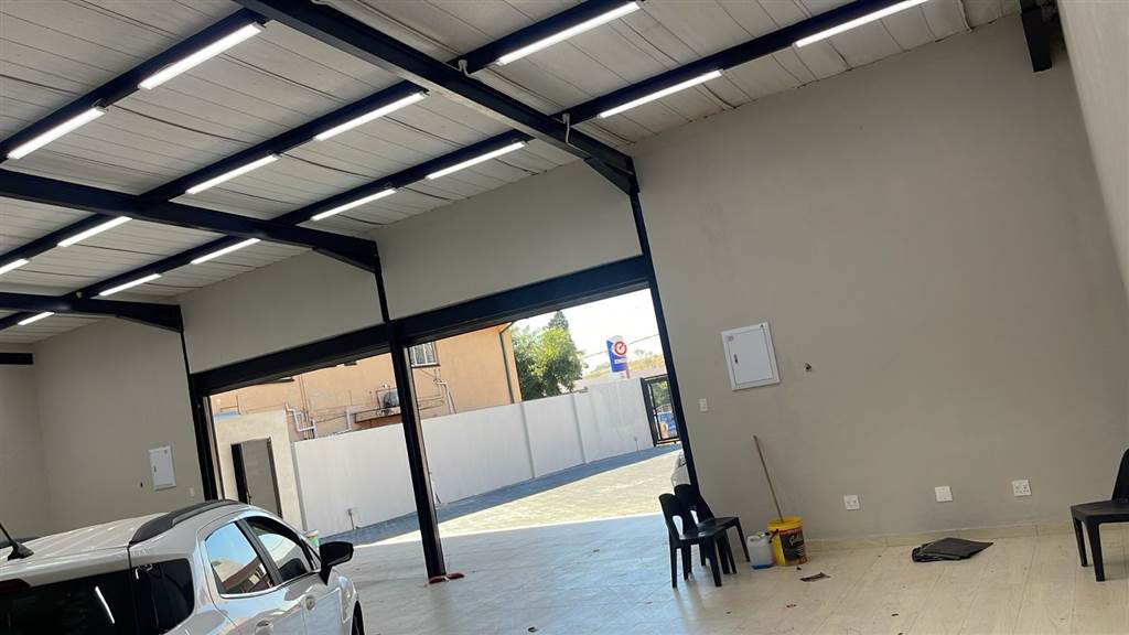 190  m² Commercial space in Laudium photo number 3