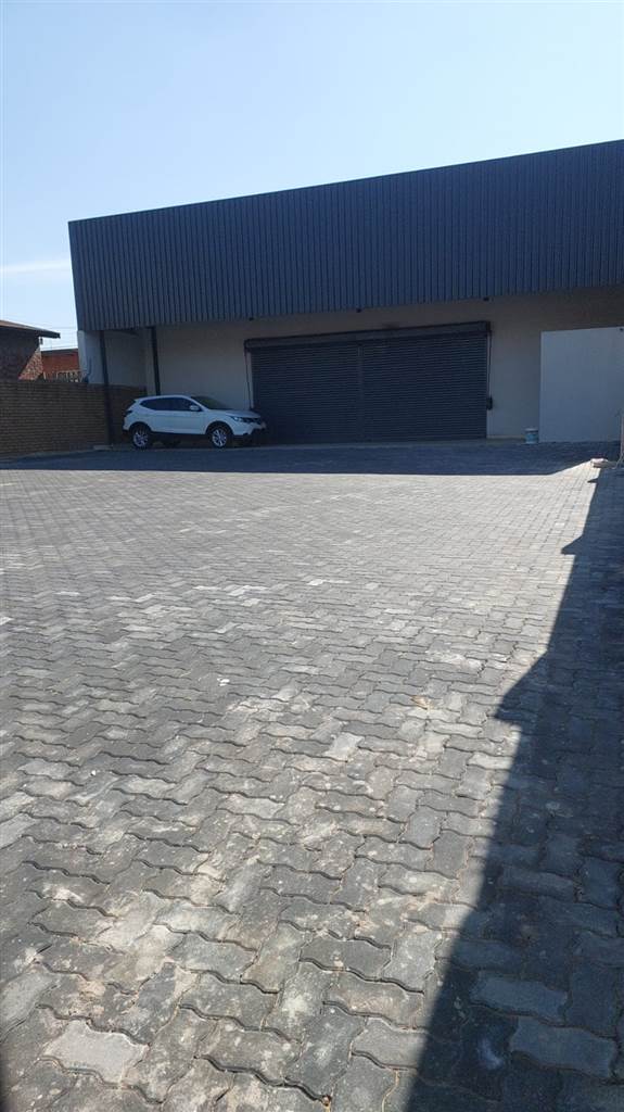190  m² Commercial space in Laudium photo number 8