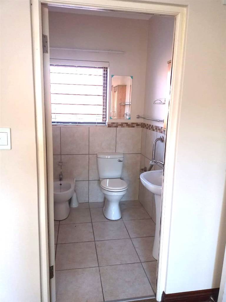 3 Bed Townhouse in Olivedale photo number 7