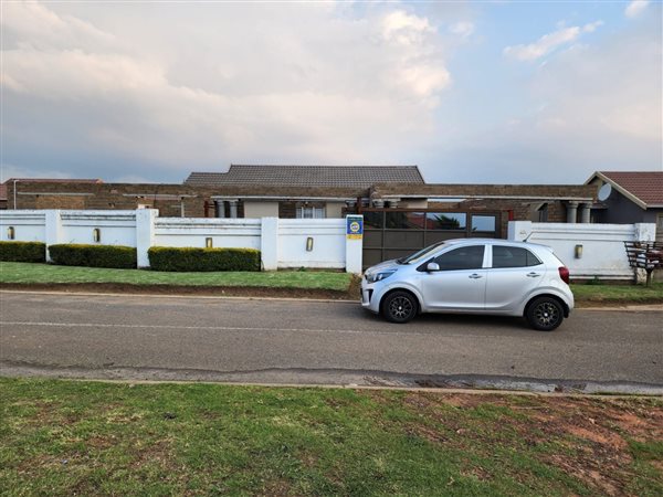 3 Bedroom House 3 Bedroom House