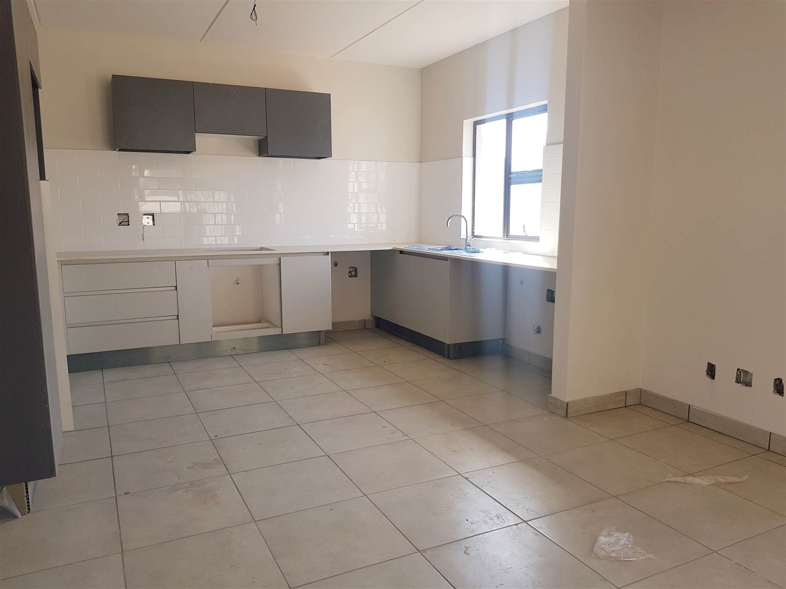3 Bed Townhouse in Raslouw AH photo number 2