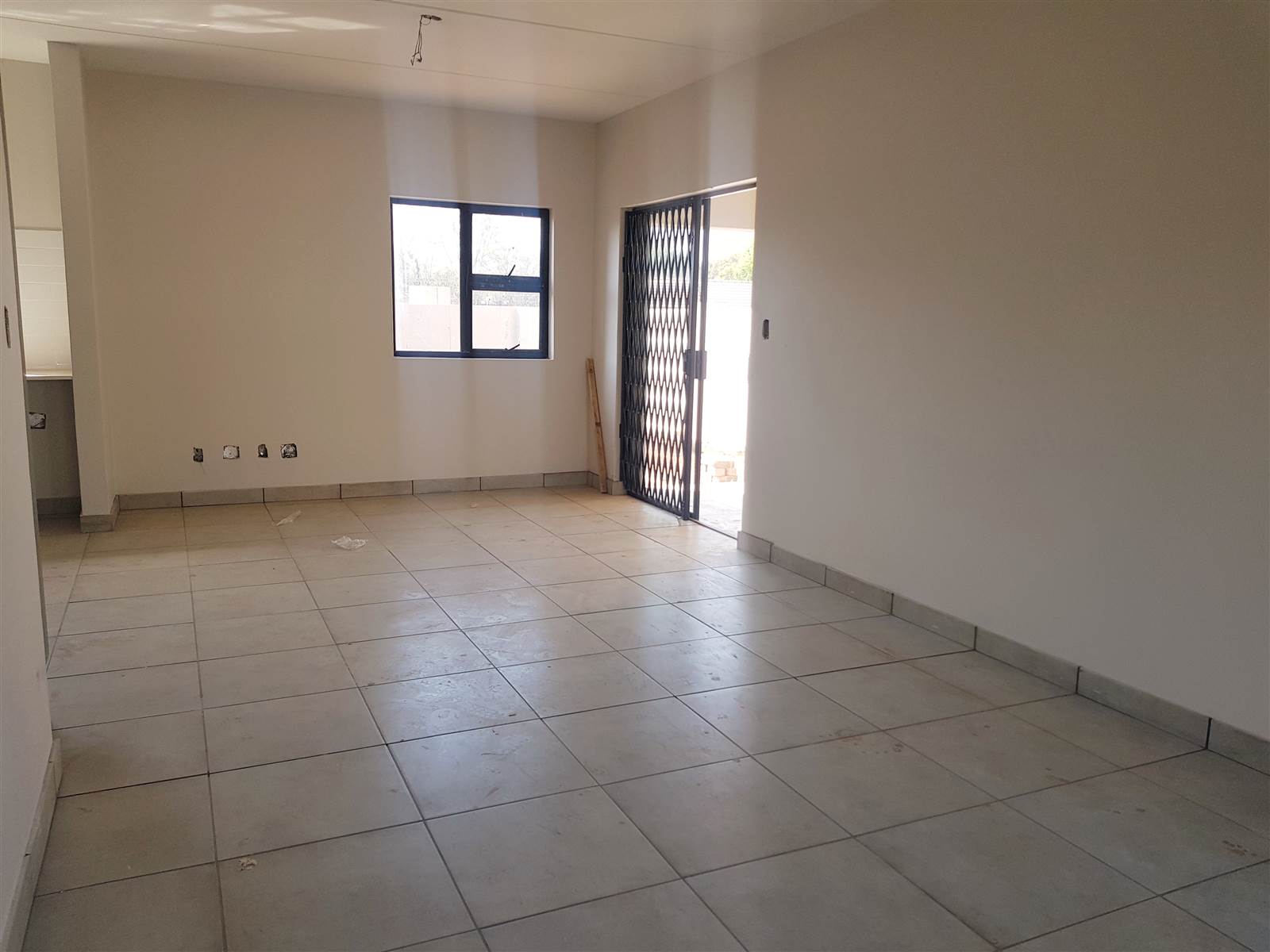 3 Bed Townhouse in Raslouw AH photo number 4