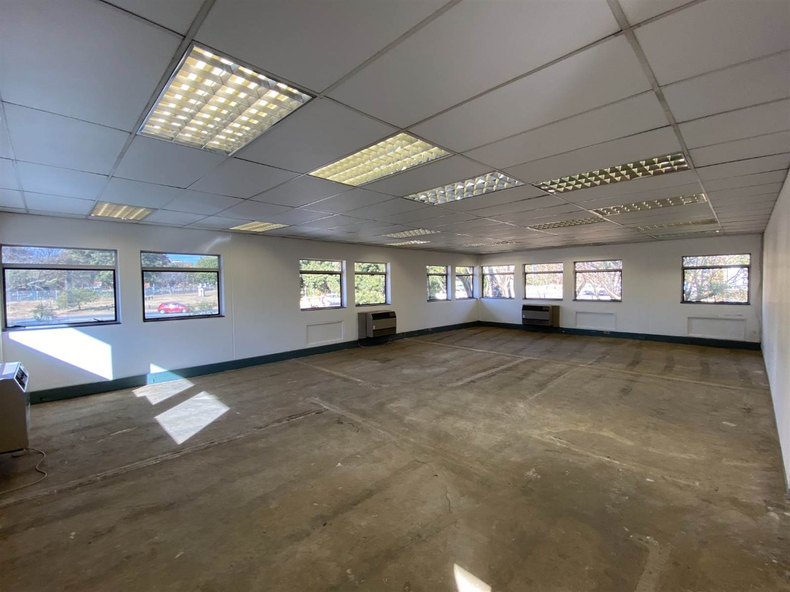 147  m² Office Space in Lydiana photo number 11
