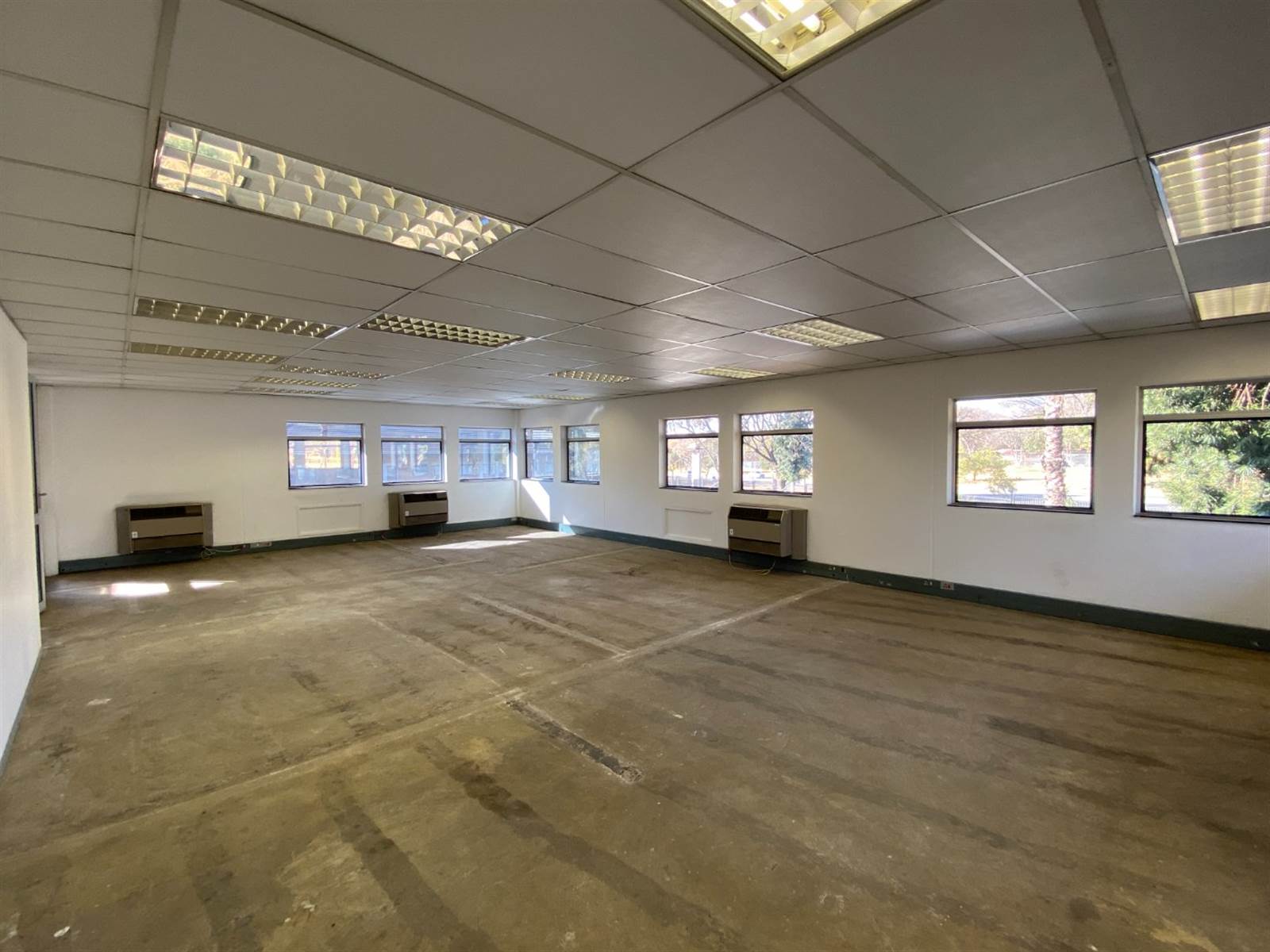 147  m² Office Space in Lydiana photo number 4