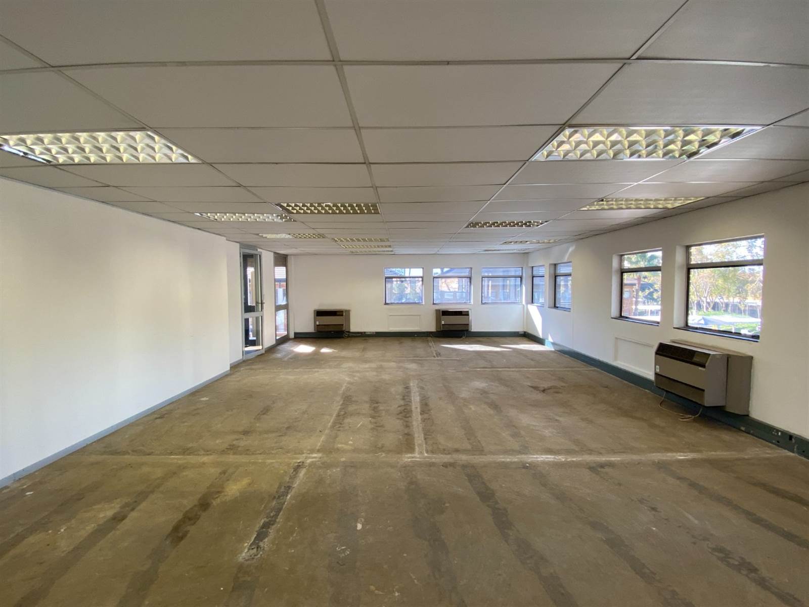 147  m² Office Space in Lydiana photo number 5