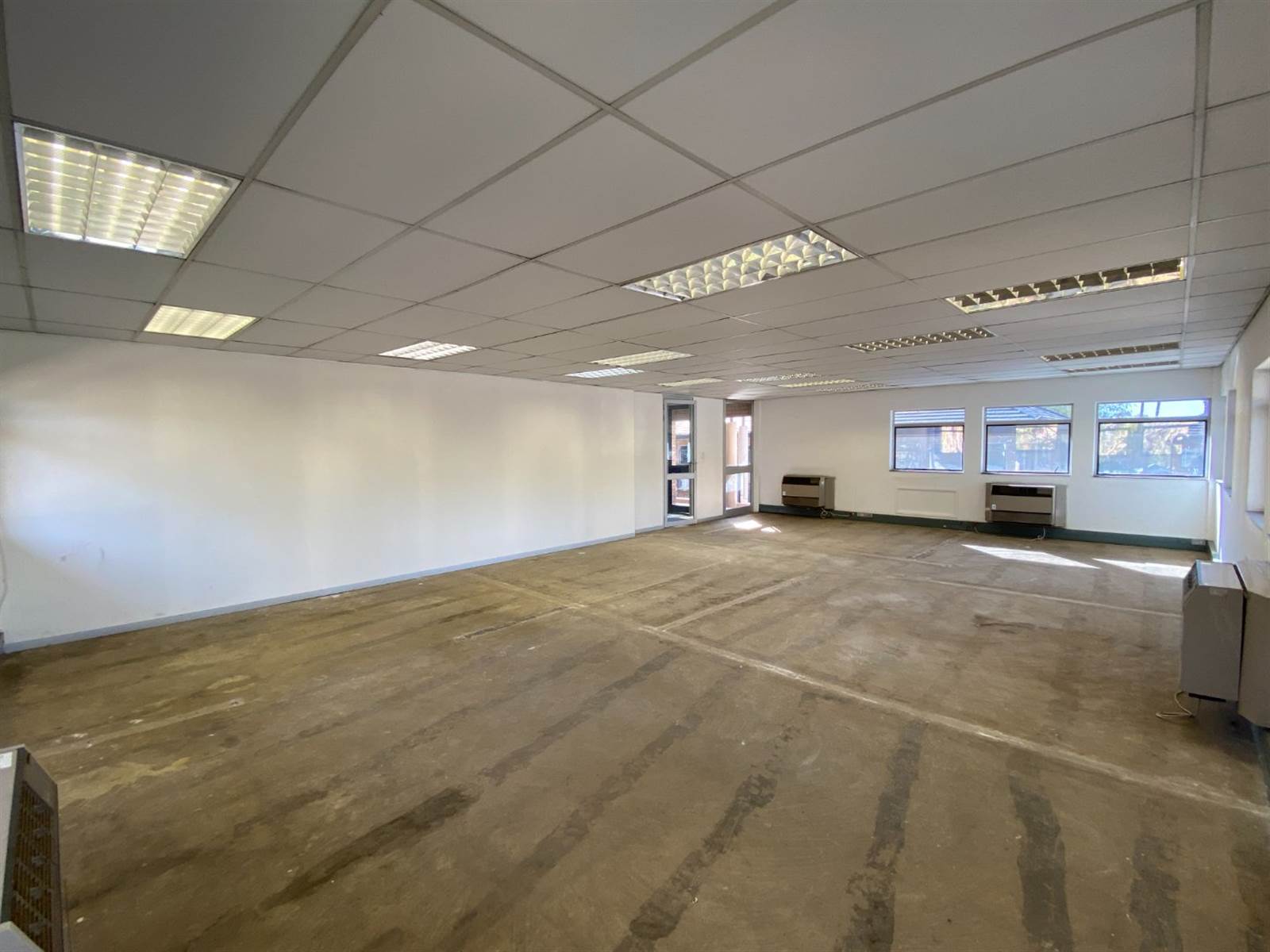 147  m² Office Space in Lydiana photo number 8