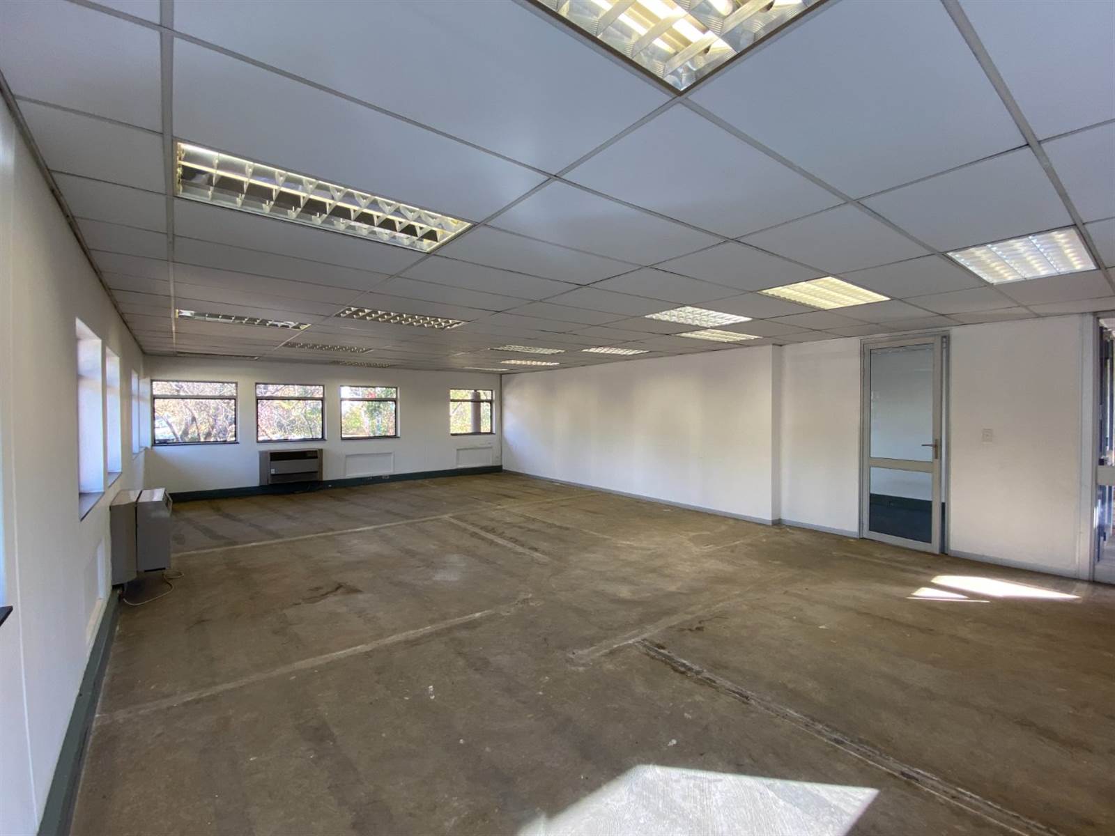 147  m² Office Space in Lydiana photo number 9