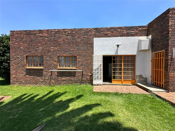 44  m² Commercial space in Alberton
