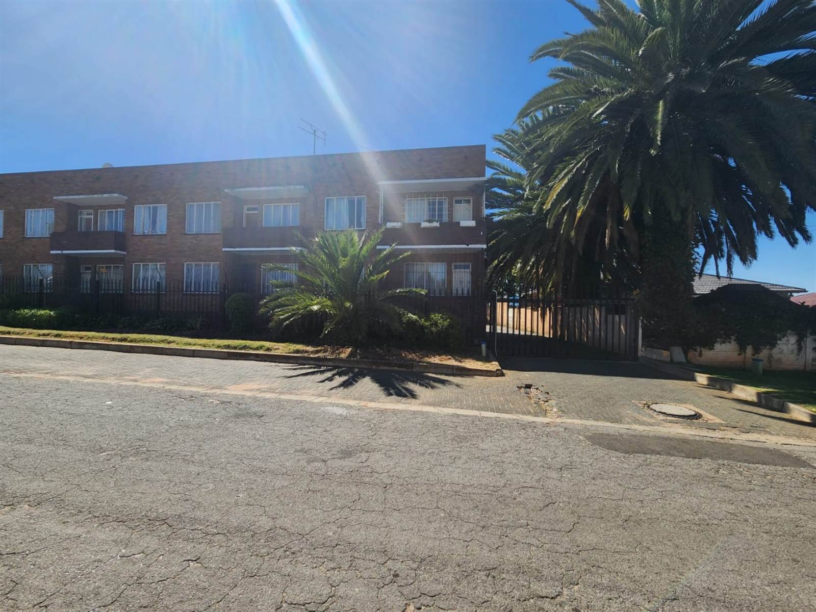2 Bed Apartment in Germiston Central photo number 1