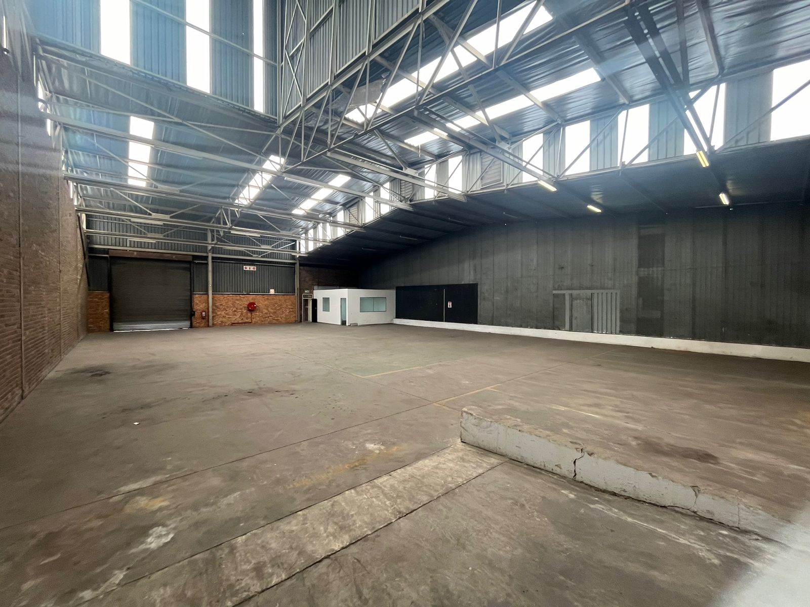 607  m² Industrial space in Jet Park photo number 4