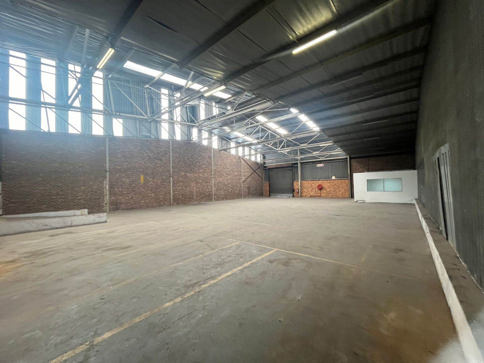 607  m² Industrial space in Jet Park photo number 3