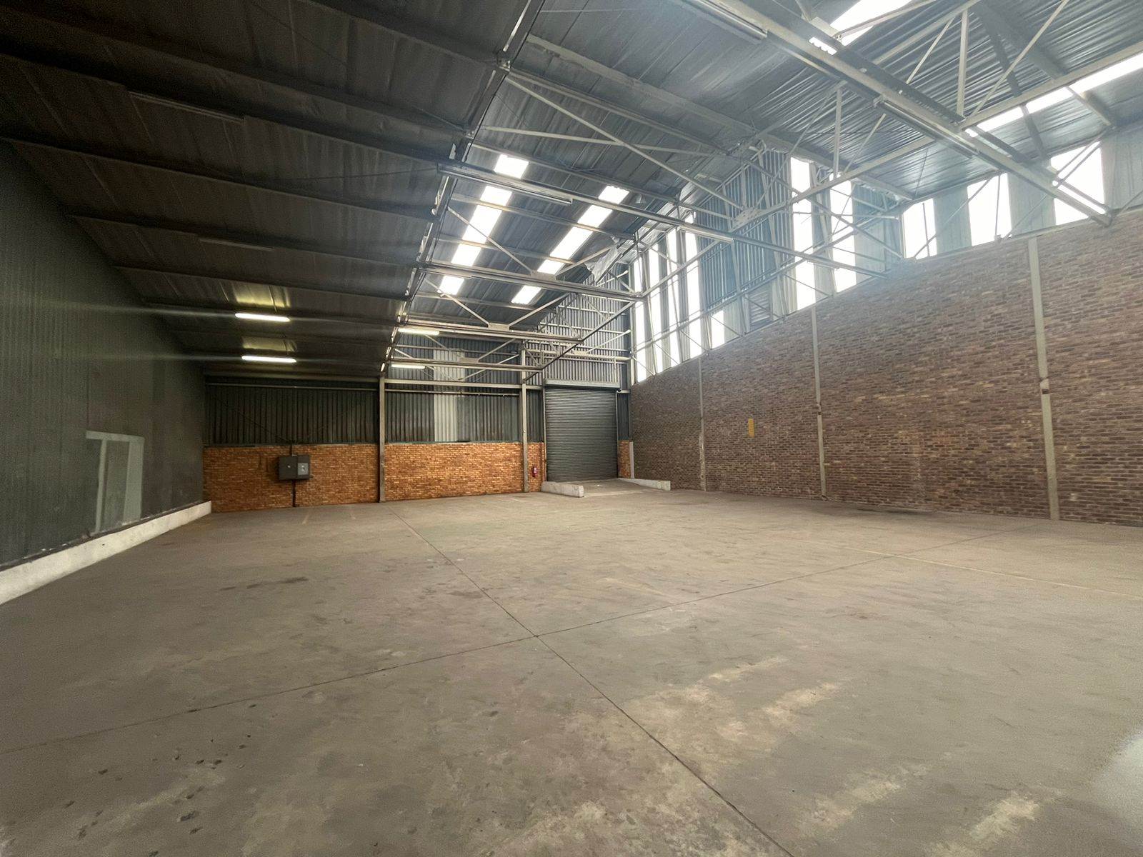 607  m² Industrial space in Jet Park photo number 2