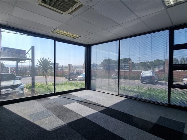 280  m² Office Space